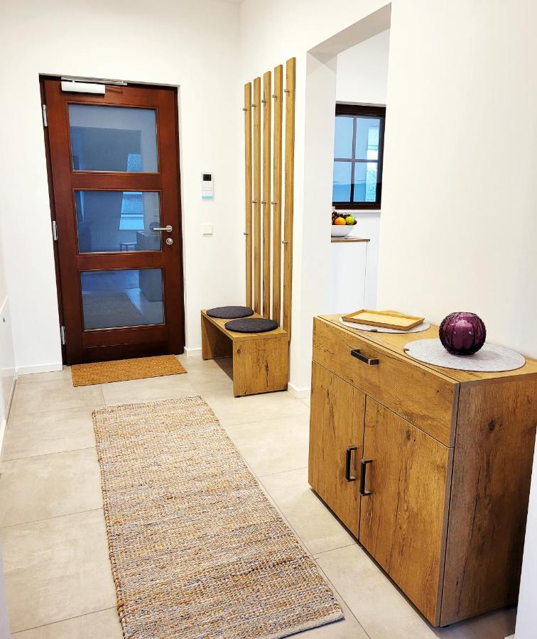 Seezeit - Gemuetliche Ferienwohnung, Tiefgarage, Cospudener * Markkleeberg